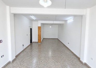 LOCAL EN ALQUILER SOBRE AV VELEZ SARSFIELD - Ciudad Madero